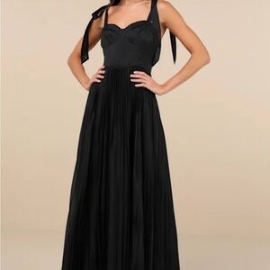 Lulus Attentive Elegance Black Tie-Strap Bustier Pleated Maxi Dress NWT Small